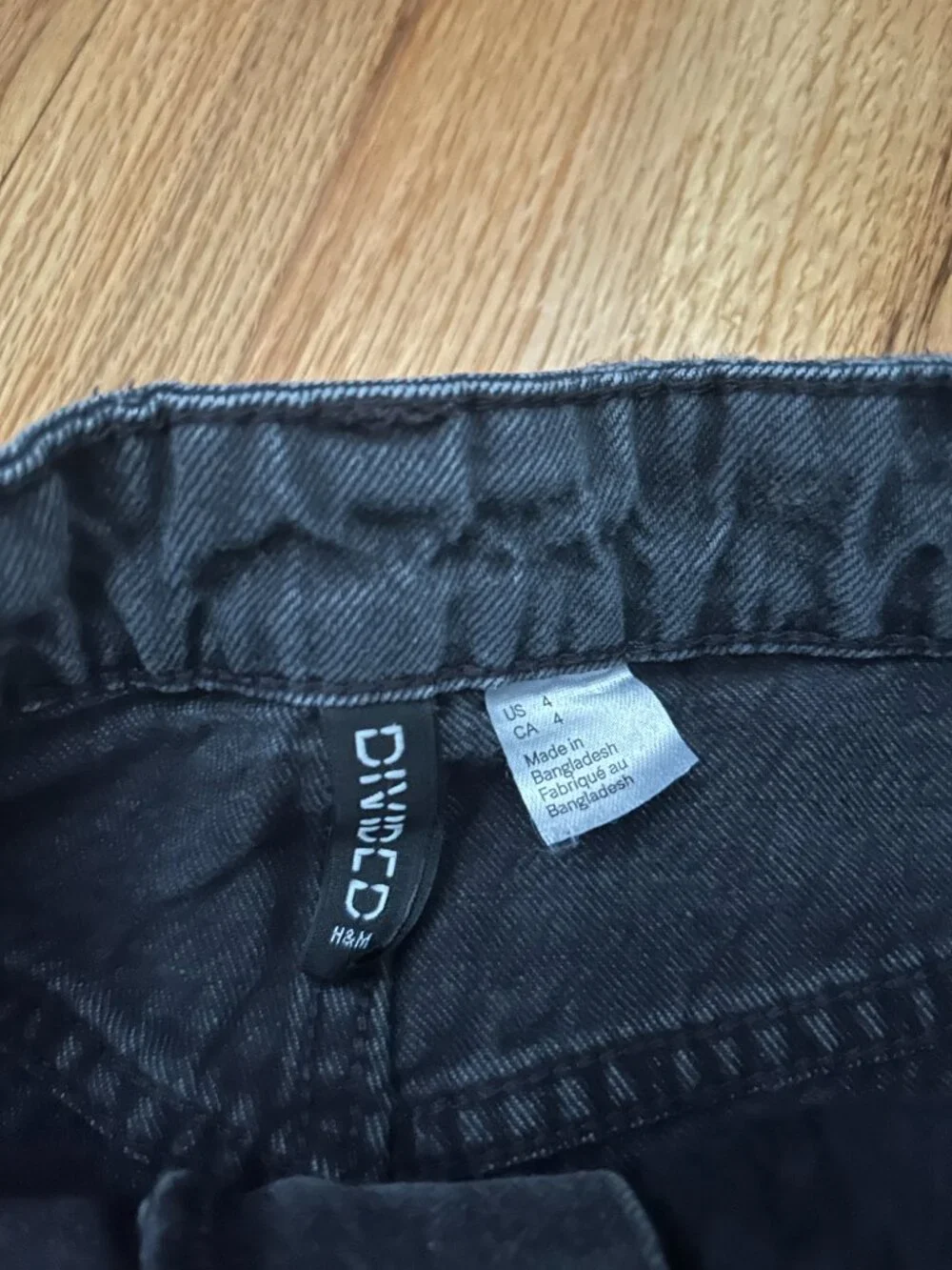 H&M Divided Black High Rise Denim Shorts Women’s Size 4